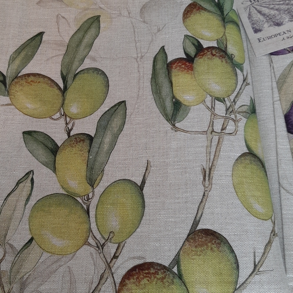 Tessitura Toscana Telerie Firenze 67" x 106" Italian Linen Tablecloth - Picture 3 of 16